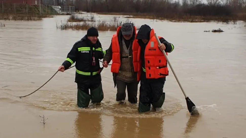 FOTO | Inundațiile au făcut prăpăd în mai multe județe din România