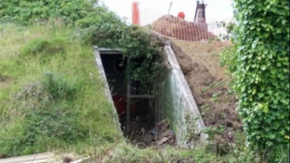 A găsit un buncăr din 1942, unde oamenii se ascundeau în război. Șocant ce este acum înăuntru - FOTO
