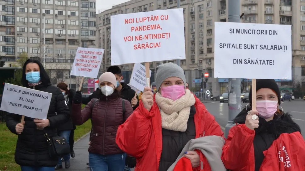 CULISELE STATULUI PARALEL. Polițiștii și angajații din Sănătate au ieșt în stradă