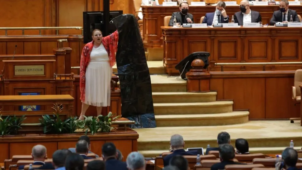 Parlamentar USR, atac devastator la Diana Șoșoacă: ABEREAZĂ, din asta trăiește