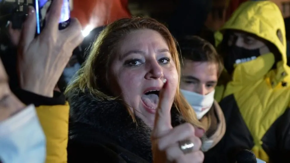 Diana Șoșoacă a parcat pe trecerea de pietoni. Senatoarea are deja carnetul suspendat - VIDEO