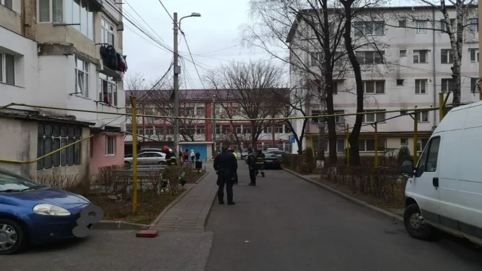 Panică în Botoșani după ce o țeavă de gaz a fost ruptă de o autoutilitară. Pompierii au intervenit de urgență