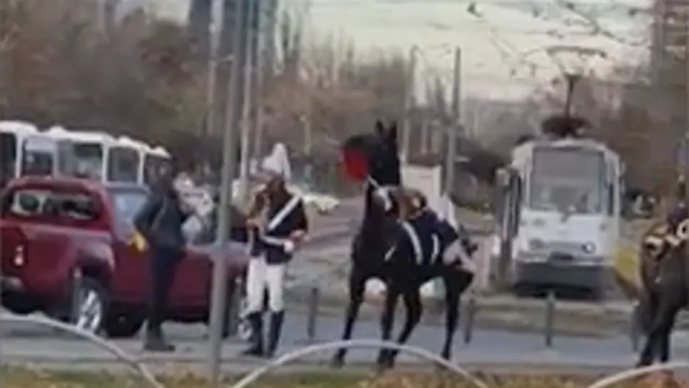 UPDATE Dosar penal pentru jandarmul care s-a făcut de râs pentru că n-a putut încăleca
