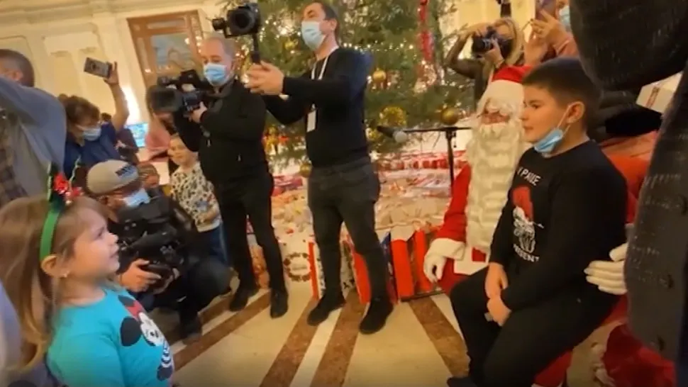 VIDEO Moș Crăciun a venit la Senat! Ce daruri au primit copiii parlamentarilor