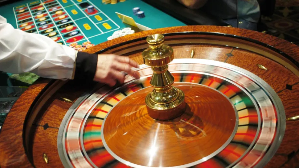Gigi Becali, show total într-un casino din București: "A luat un fotoliu și a intrat cu el direct printr-un geam!" 