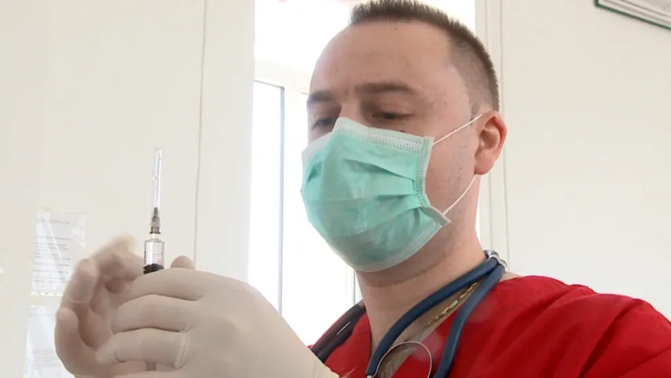 Omicron ar putea reprezenta sfârșitul pandemiei. Anunțul făcut de un medic român