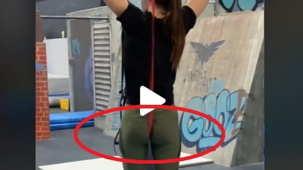 VIDEO – Accident rușinos la sala de sport – Ce a pățit o tânăra atunci când încerca un exercițiu nou, în văzul tuturor