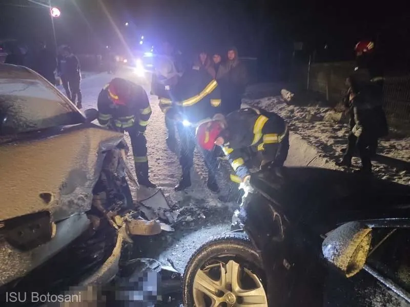 FOTO | Accident rutier în județul Botoșani! Trei maşini implicate, o persoana a fost rănită 