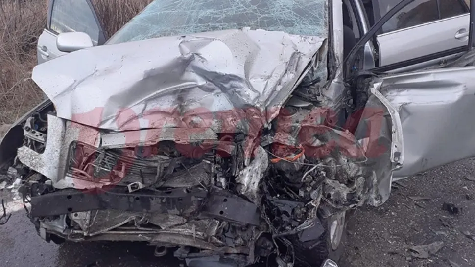 Accident grav în Vaslui: 3 VICTIME după ce mașina în care se aflau a lovit un cap tractor