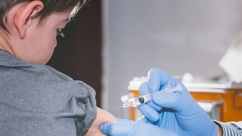 Şase copii au fost vaccinați, din greșeală, cu o doză doză prea puternică de Pfizer