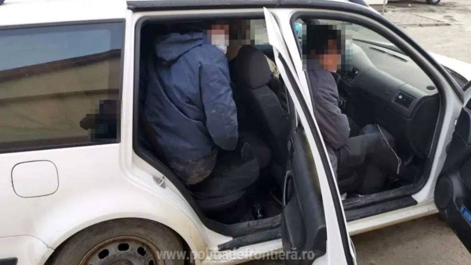 Mai mulți migranți afgani au fost depistaţi într-un autoturism condus de un român! Unde au fost capturați de poliție 