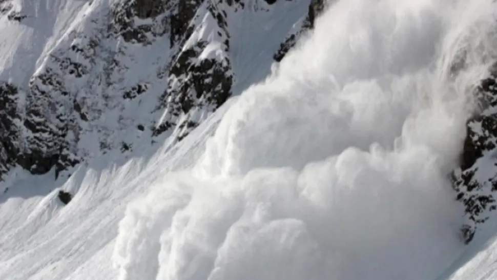 RISC de avalanşă în masivele Retezat şi Parâng. Ce recomandă salvamontiștii 