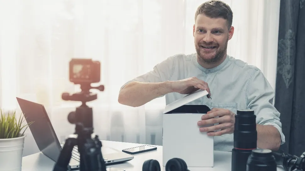 Influencerii de pe rețelele sociale și platformele video, luați la bani mărunți de ANAF