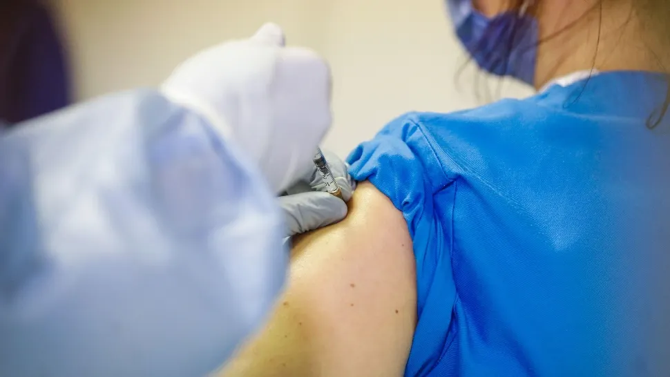 A patra doză de vaccin anti-COVID, recomandată pentru personalul medical din Austria