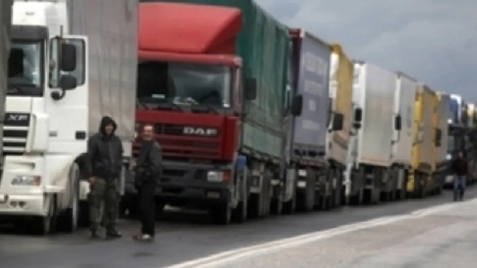 Coadă de zeci de km la granița dintre România cu Bulgaria! Tirurile așteaptă până la 90 de minute să iasă din țară pe la punctul de frontieră RUSE 