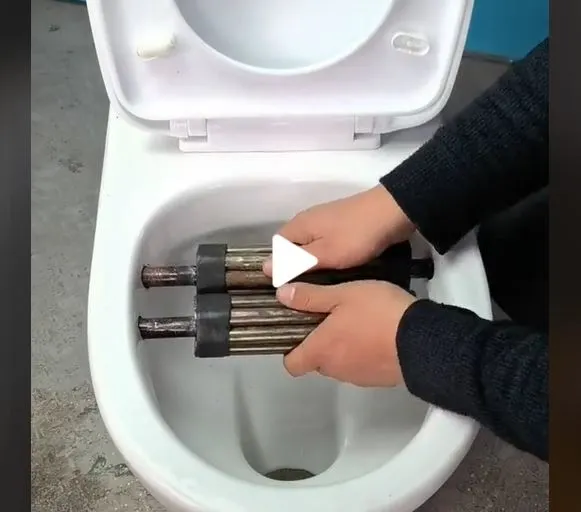 Invenția care devenit virală pe rețelele de socializare – Ce a putut să monteze un instalator în WC și care e motivul