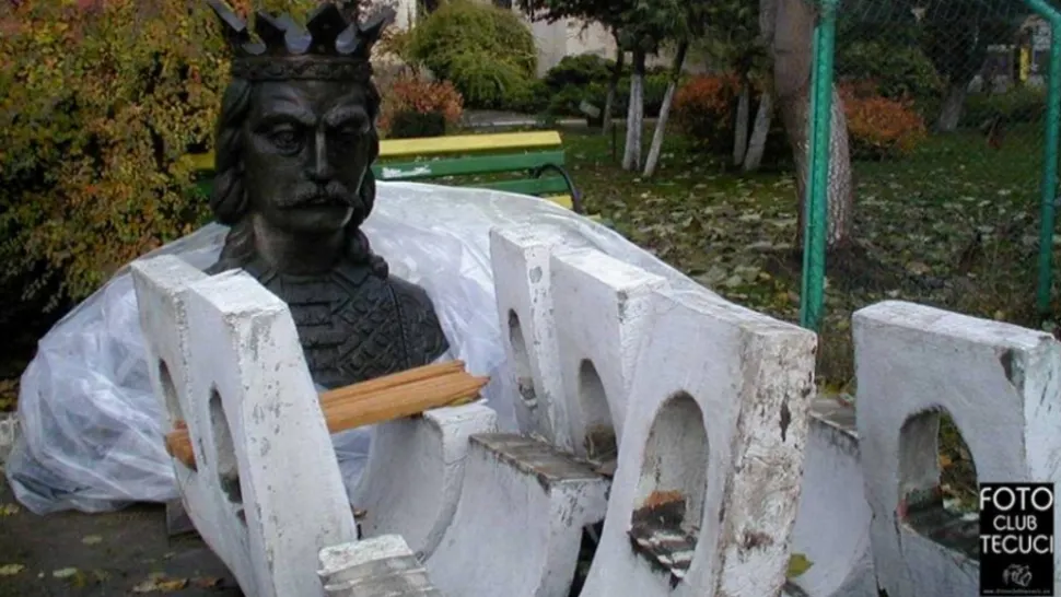 Bustul de bronz al lui Ștefan cel Mare a DISPĂRUT din magazia din Tecuci, unde era depozitat. La cât s-a ridicat investiția și de ce nu a fost niciodată expusă 