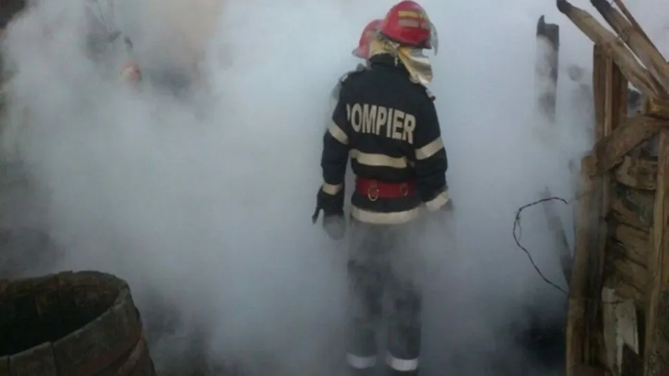 Tragedie într-o localitate din Dâmbovița, în prima zi din an: Bărbat mort, după ce s-a intoxicat cu fum