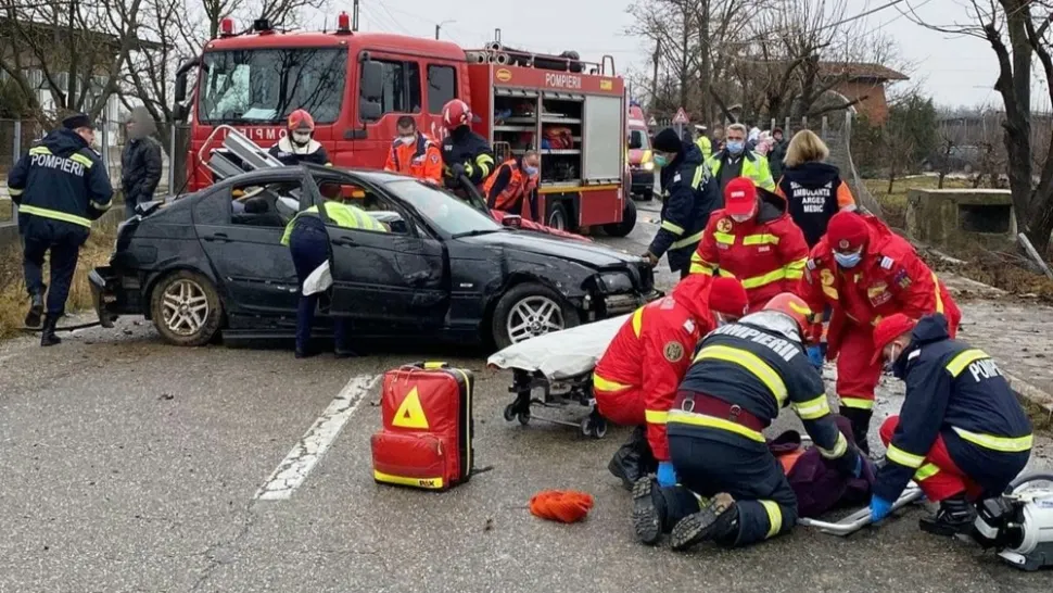 Accident teribil în Argeş: Femeie spulberată pe trecerea de pietoni. Șoferul a rămas încarcerat