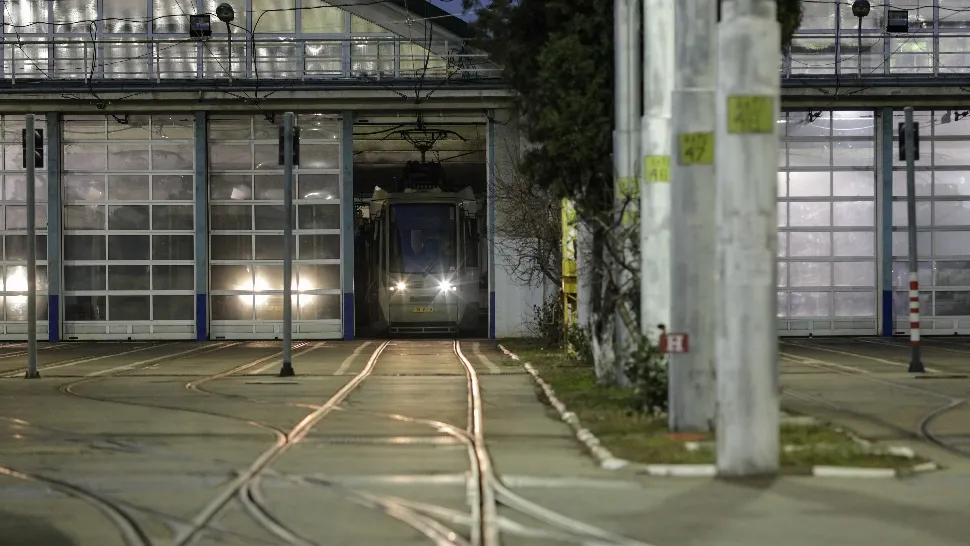 Grevă spontană la STB - Niciun autobuz, tramvai sau troleibuz nu circulă, joi dimineață - Capitala, paralizată