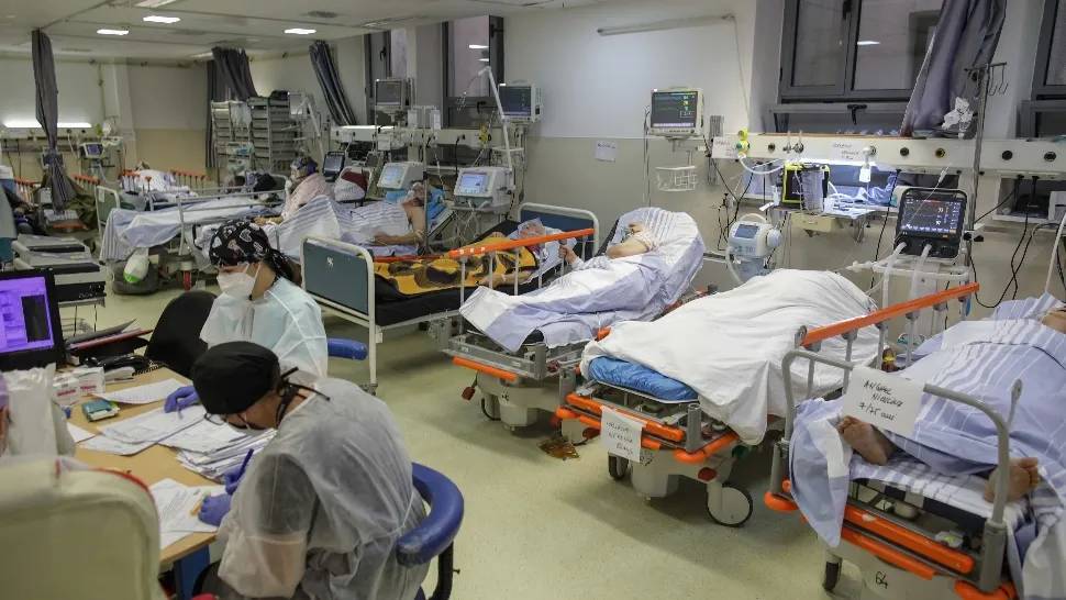 Medic din linia întâi: „Nu am avut până în acest moment cazuri grave de infecție cu Omicron la pacienți vaccinați"