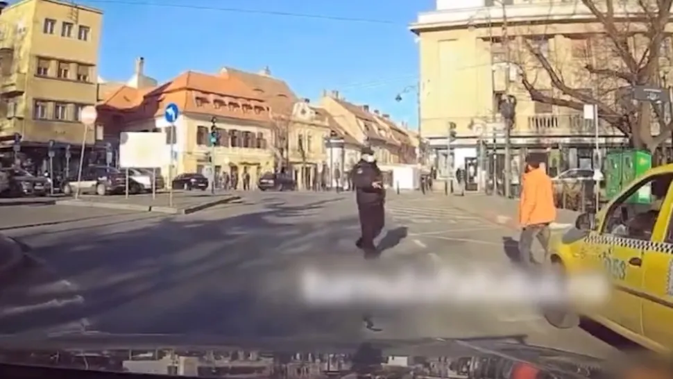 Incident șocant, în Sibiu: om al străzii, bătut crunt de polițist pentru că nu avea mască - FOTO