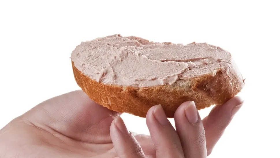 PERICOLUL din conservă! Ce conţine, de fapt, pate-ul de porc. Avertisment InfoCons