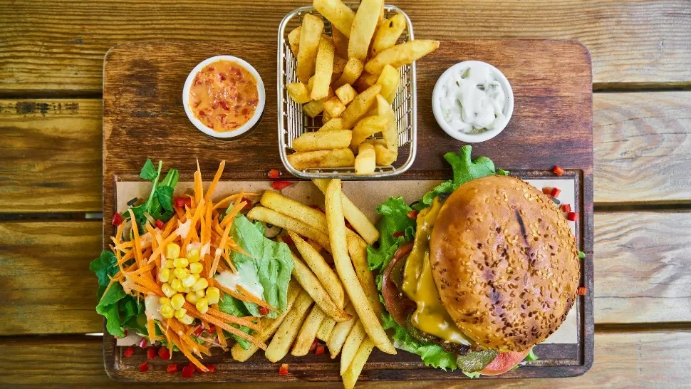 Secretele murdare ale lanțurilor de fast-food. Trebuie să le știi - Pericol URIAȘ pentru sănătate