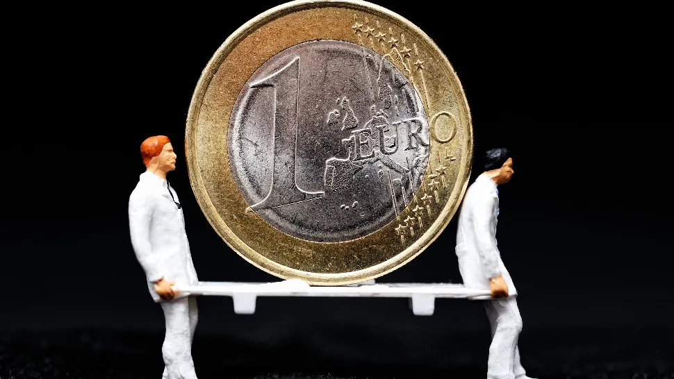 Omicron încetinește redresarea zonei euro. Sectorul serviciilor, lovit în plin de noua tulpină Covid