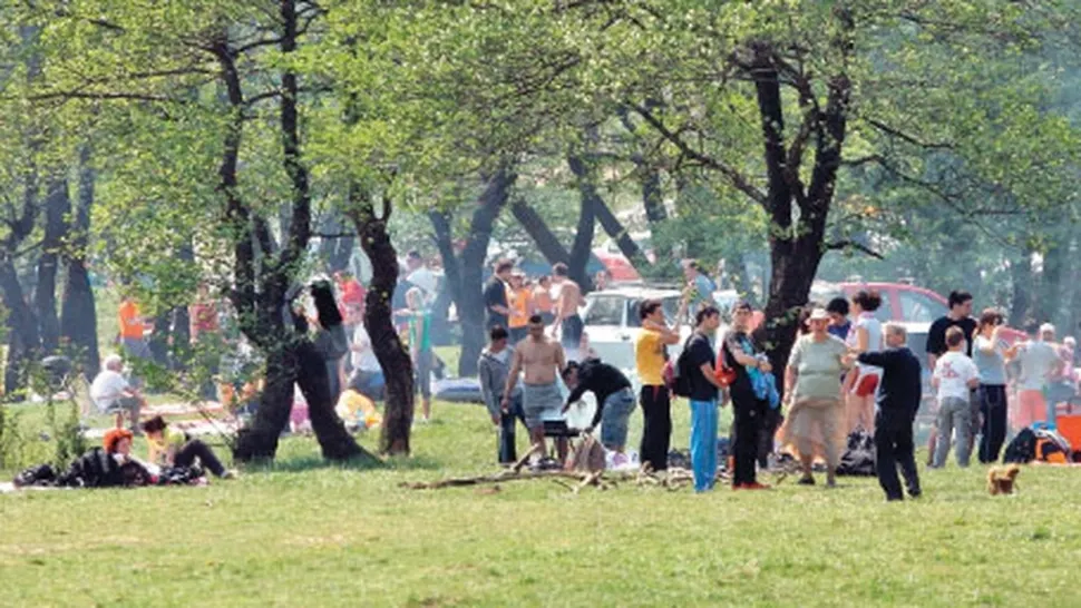 RECORD de libere legale în 2022. 15 zile, cu minivacanța de 5 zile de Ziua Națională