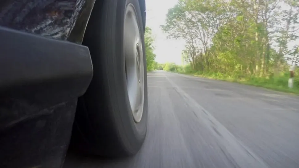 Scene incredibile, în Timiș: un șofer beat a lovit intenționat o mașină cu oameni în ea - VIDEO