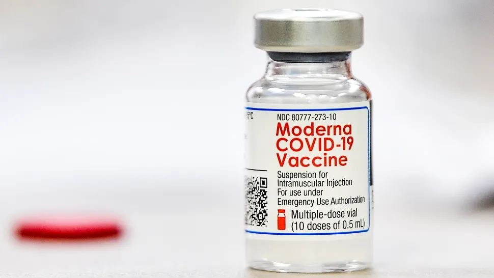 Vaccinul Moderna, adaptat special pentru tulpina Omicron, va intra în etapa testelor clinice. Când va fi disponibil pentru populație 