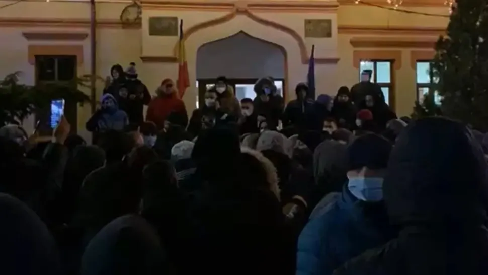 Revoltă în BOLINTIN VALE! Locuitorii vor dreptate pentru moartea unui șofer de microbuz. Declarații ȘOCANTE ale primarului: Se cere TAXĂ de protecție