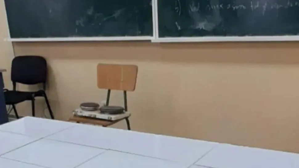 VIDEO | Condiții de groază pentru elevii Colegiului Tehnic ‘’Gh. Balș’’ din Adjud. Tinerii învață printre șoboloni morți și gunoaie 