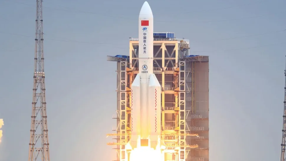 Răsturnare de situație! Racheta care se va prăbuși pe Lună, NU este construită de Elon Musk. Cine este constructorul 