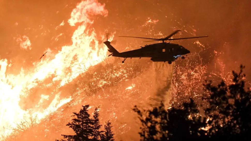  Mai multe locuințe au fost evacuate în California de Sud! Un incendiu de vegetație VIOLENT a izbucnit în Laguna Beach