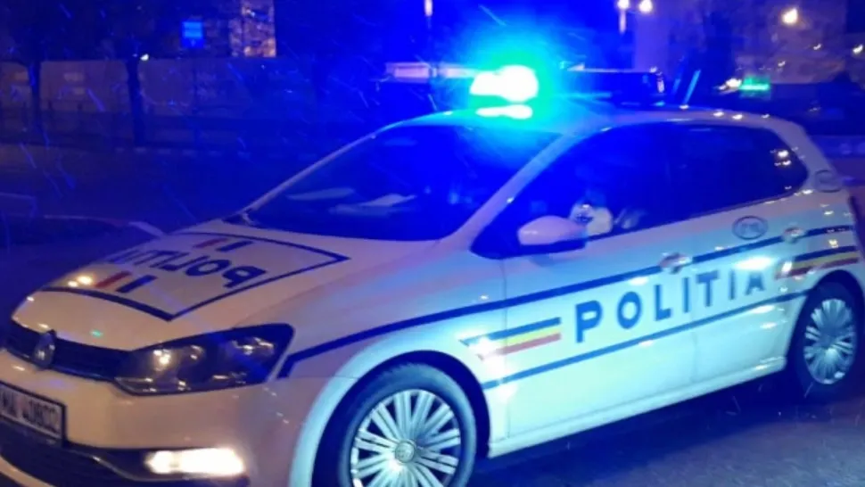 Un bărbat din Argeș, cu ordin de restricție, a stropit cu combustibil uşa apartamentului soţiei sale, ameninţând că îi dă foc
