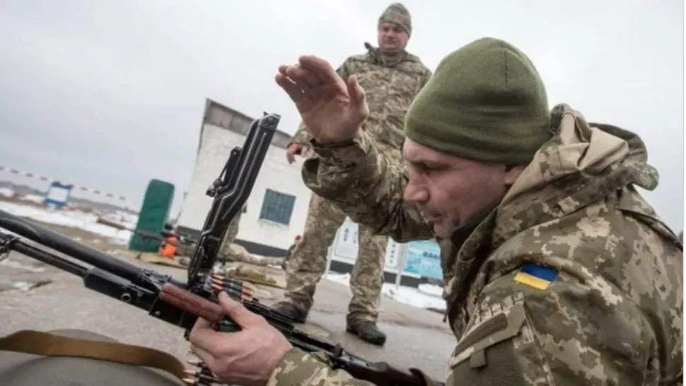 Primarul Vitali Klitschko îmbrăcă uniforma militară și este gata să apere capitala Kiev! Mesaj de FORȚĂ: "Trebuie să fac asta"