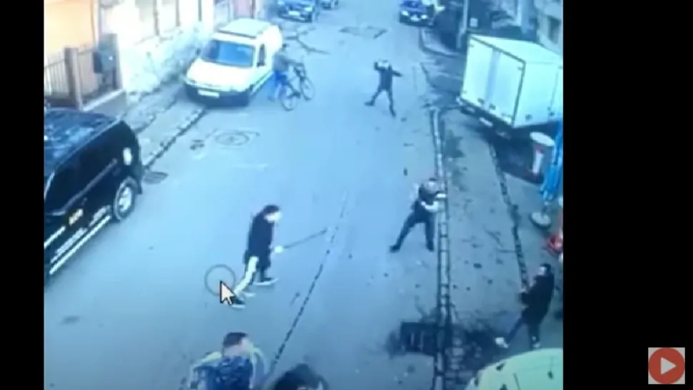 Bătaie cu bâte și topoare în plină stradă, în Lugoj: 6 persoane, reținute. Imagini ȘOCANTE