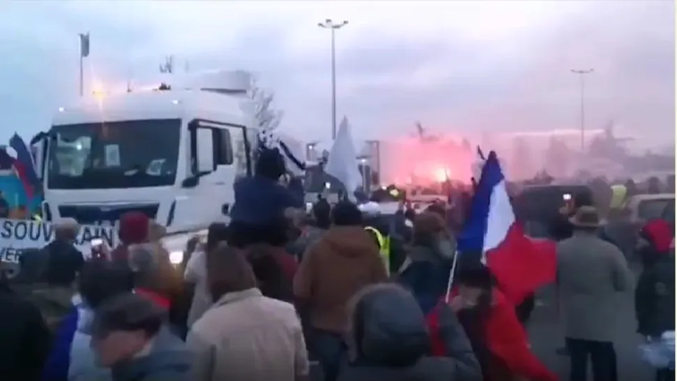 Europa FIERBE: Proteste de AMPLOARE în marile capitale. Horă românească la Ottawa