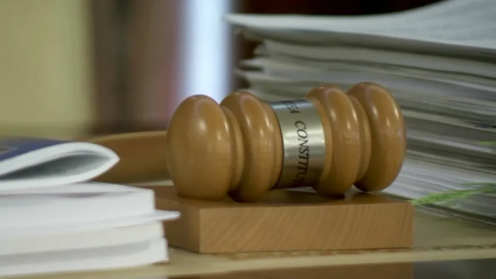 Judecătorii CCR au amânat ședința privind anularea primului tur al alegerilor prezidențiale până pe 2 decembrie, după parlamentare