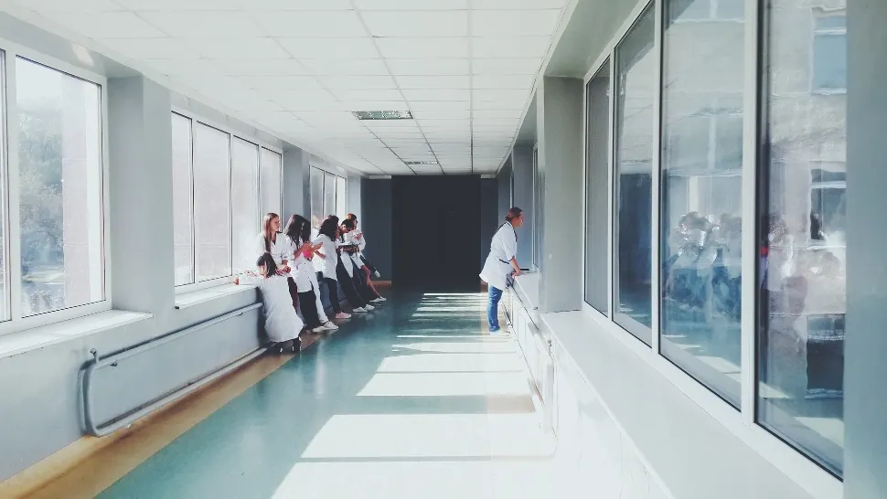 Zeci de refugiaţi, printre care copii şi o gravidă, au ajuns la Spitalul Judeţean de Urgenţă Suceava