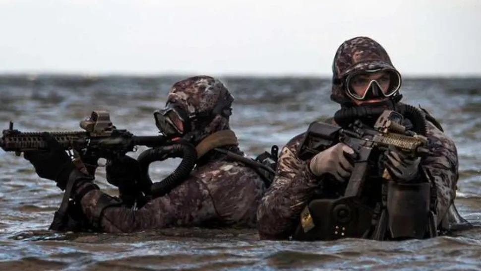 Un bărbat a murit, iar altul este spitalizat după ce au participat la cursul de pregătire din cadrul Navy SEAL  