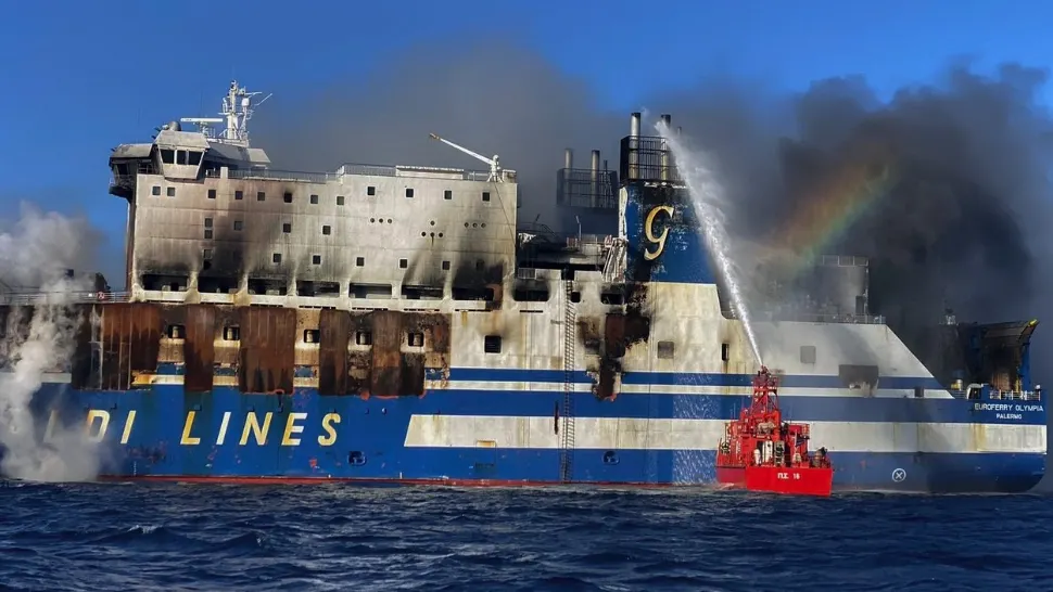 Primul supraviețuitor găsit pe feribotul italian care a luat foc în apropiere de Corfu: câte persoane mai sunt date DISPĂRUTE