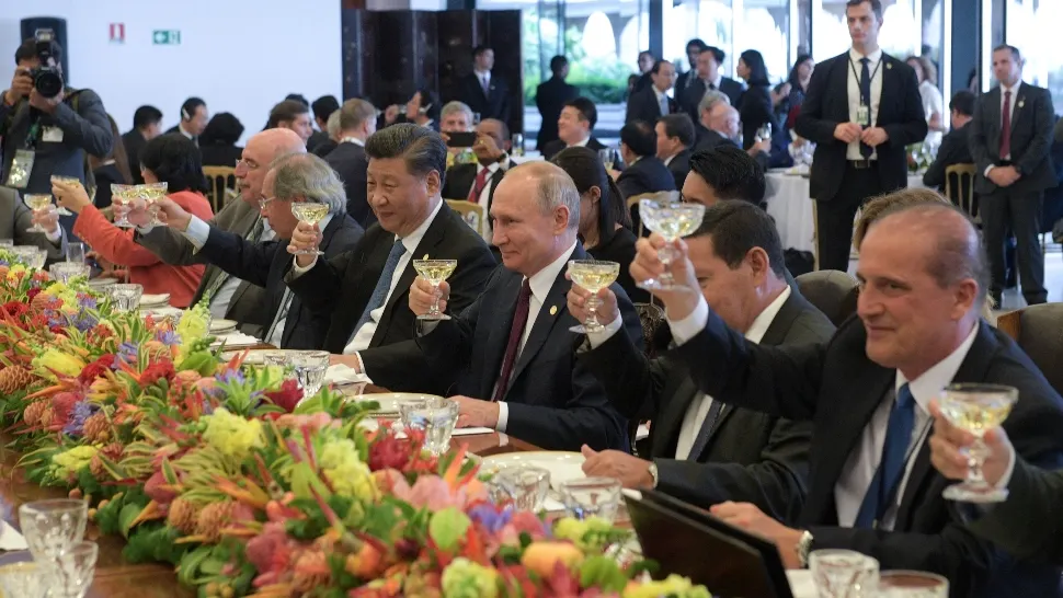 În plin război cu Occidentul, Putin caută prietenia la vecinii din est: „China este partenerul nostru strategic în arena internaţională”