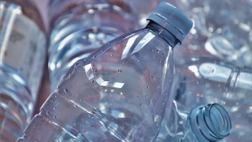 Sticlele din plastic reutilizabile, periculoase pentru sănătate. Semnal de alarmă tras de oamenii de ştiinţă