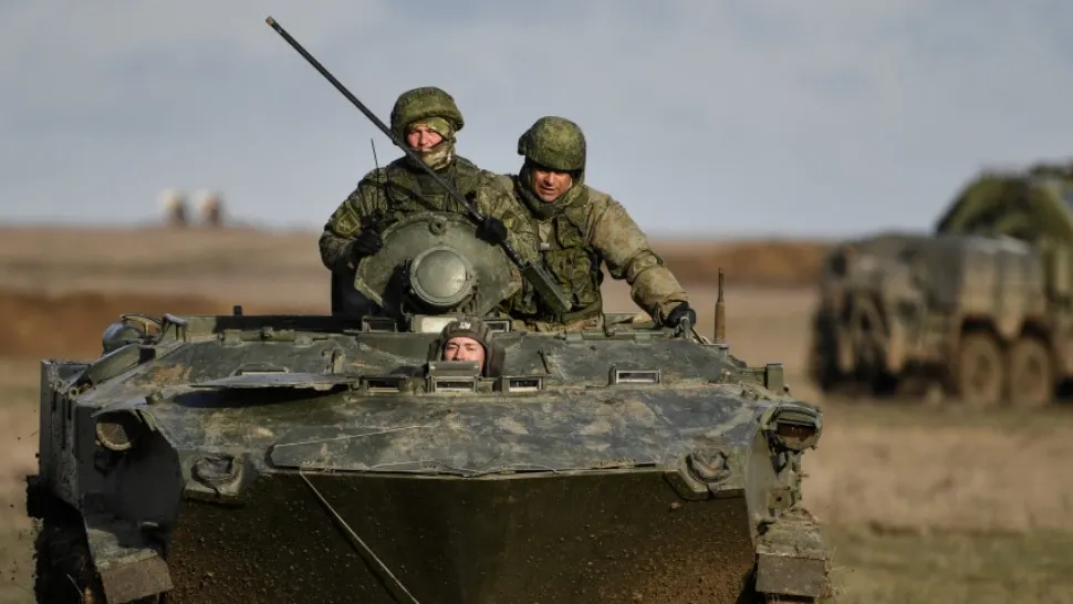Ultima mișcare a Rusiei în Ucraina: Trupe și tancuri, mutate în Donbas, în zonele separatiste recunoscute de Putin
