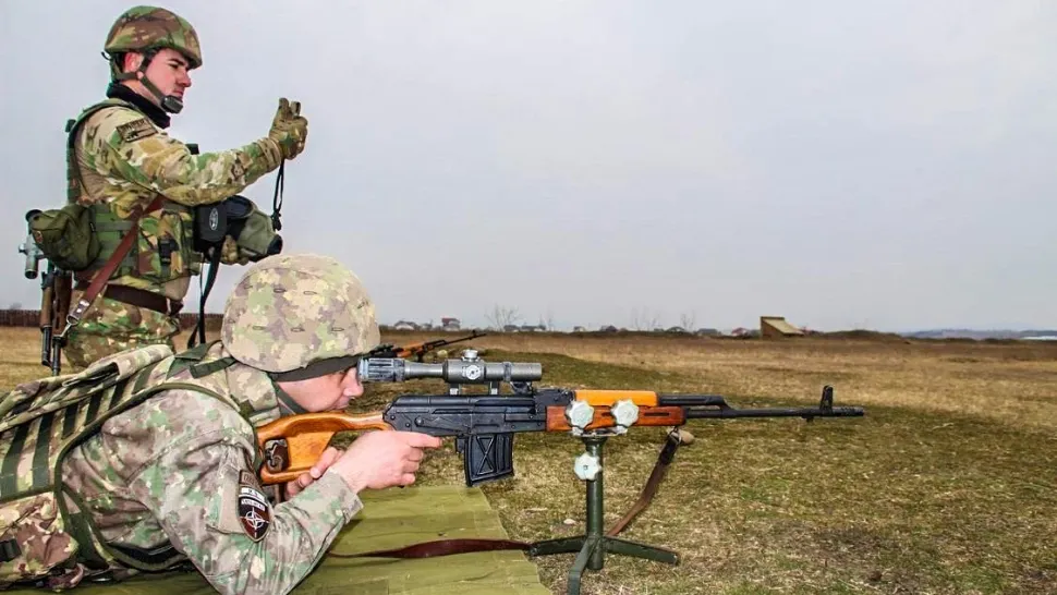 Exercițiile speciale de pregătire ale Armatei Române. Cum se antrenează militarii în aer și pe apă