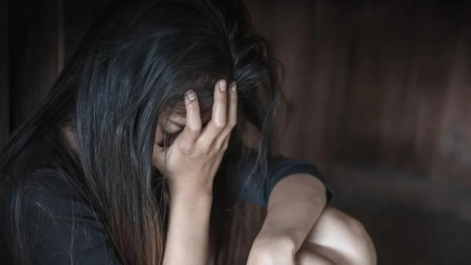 Rețea de proxeneți în Spania și Franța, spartă de DIICOT la Ploiești: 5 români, reținuți - Fete păcălite prin metoda Loverboy