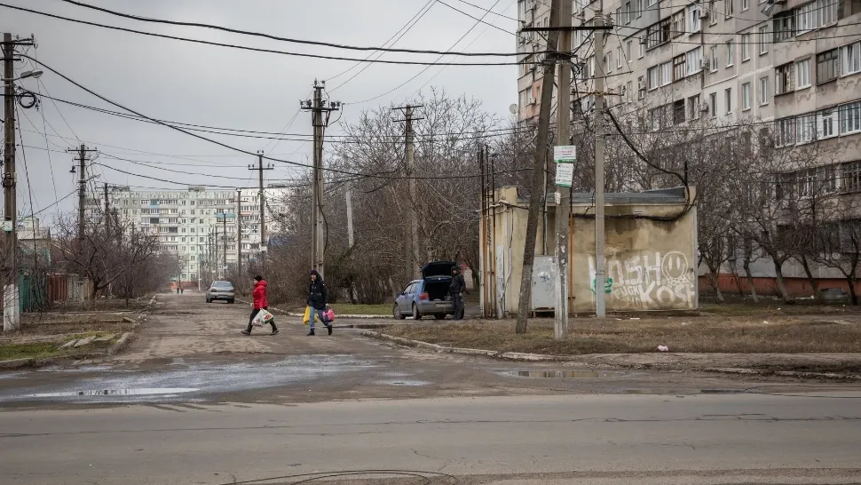 Orașul Mariupol, puternic bombardat de ruși, a fost reconectat la rețeaua de energie. 81.000 de locuitori au curent în case